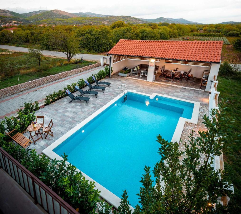 Central Dalmatian Pool&Grill House Gustirna Esterno foto