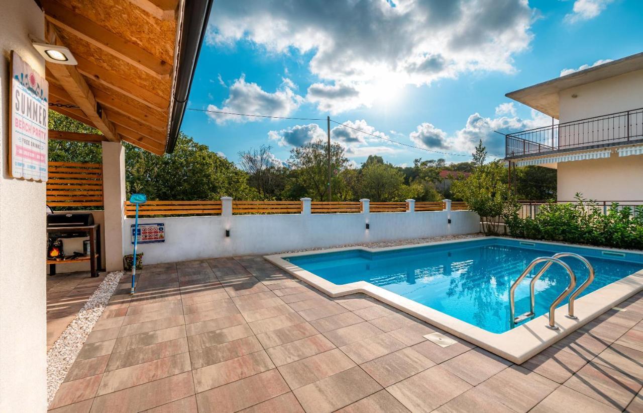 Central Dalmatian Pool&Grill House Gustirna Esterno foto