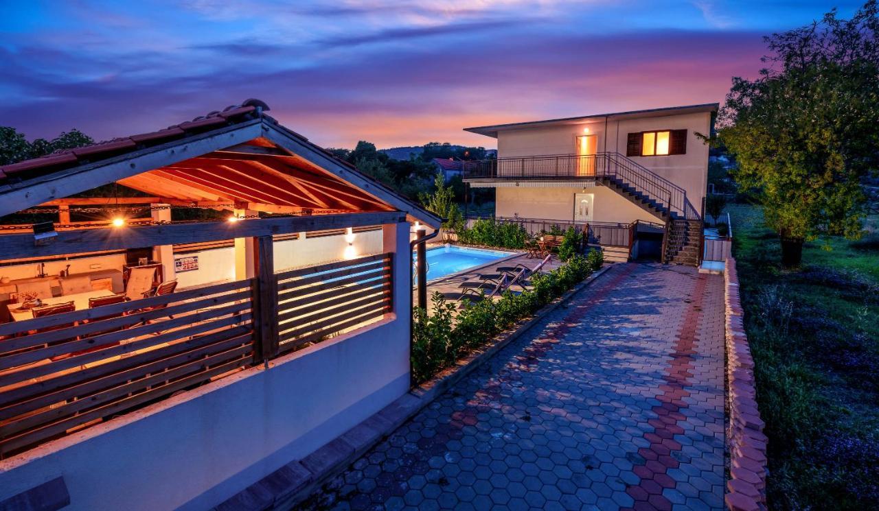 Central Dalmatian Pool&Grill House Gustirna Esterno foto