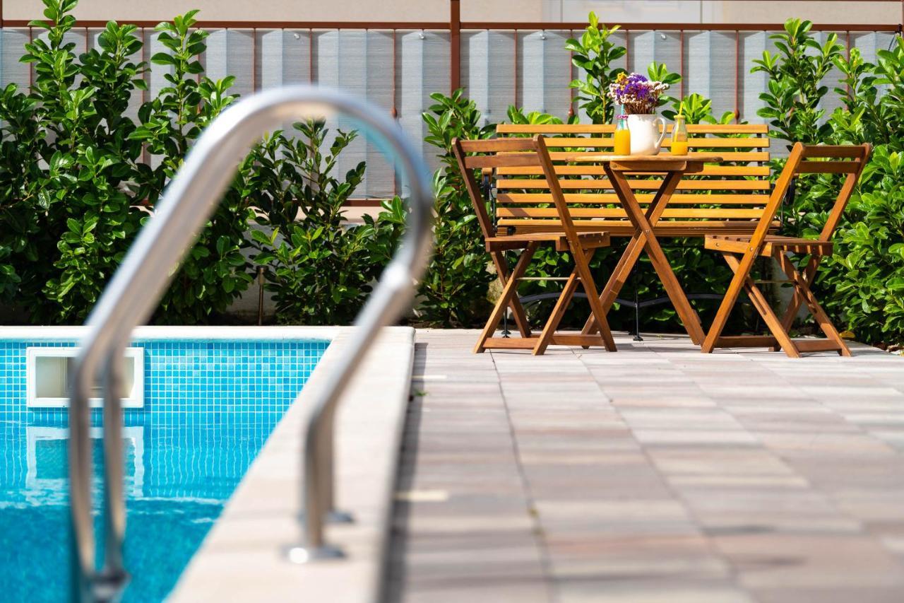 Central Dalmatian Pool&Grill House Gustirna Esterno foto