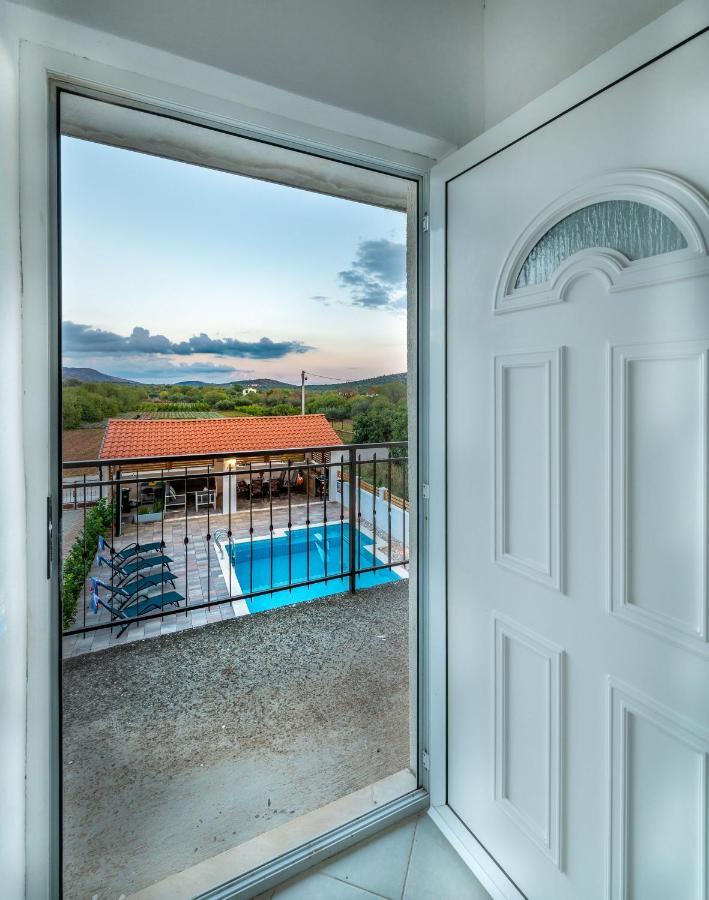 Central Dalmatian Pool&Grill House Gustirna Esterno foto