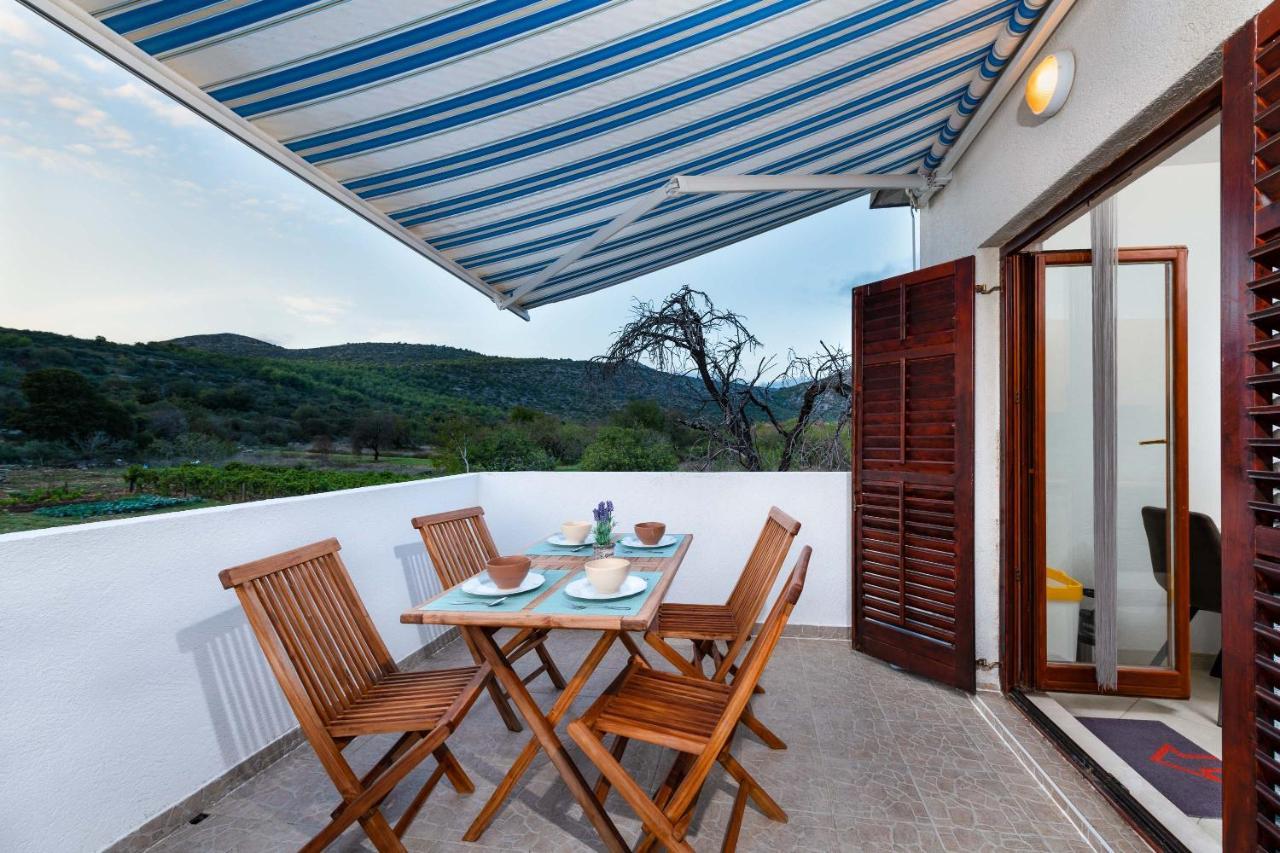 Central Dalmatian Pool&Grill House Gustirna Esterno foto