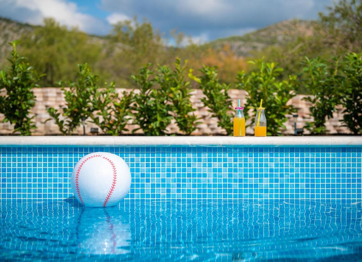 Central Dalmatian Pool&Grill House Gustirna Esterno foto