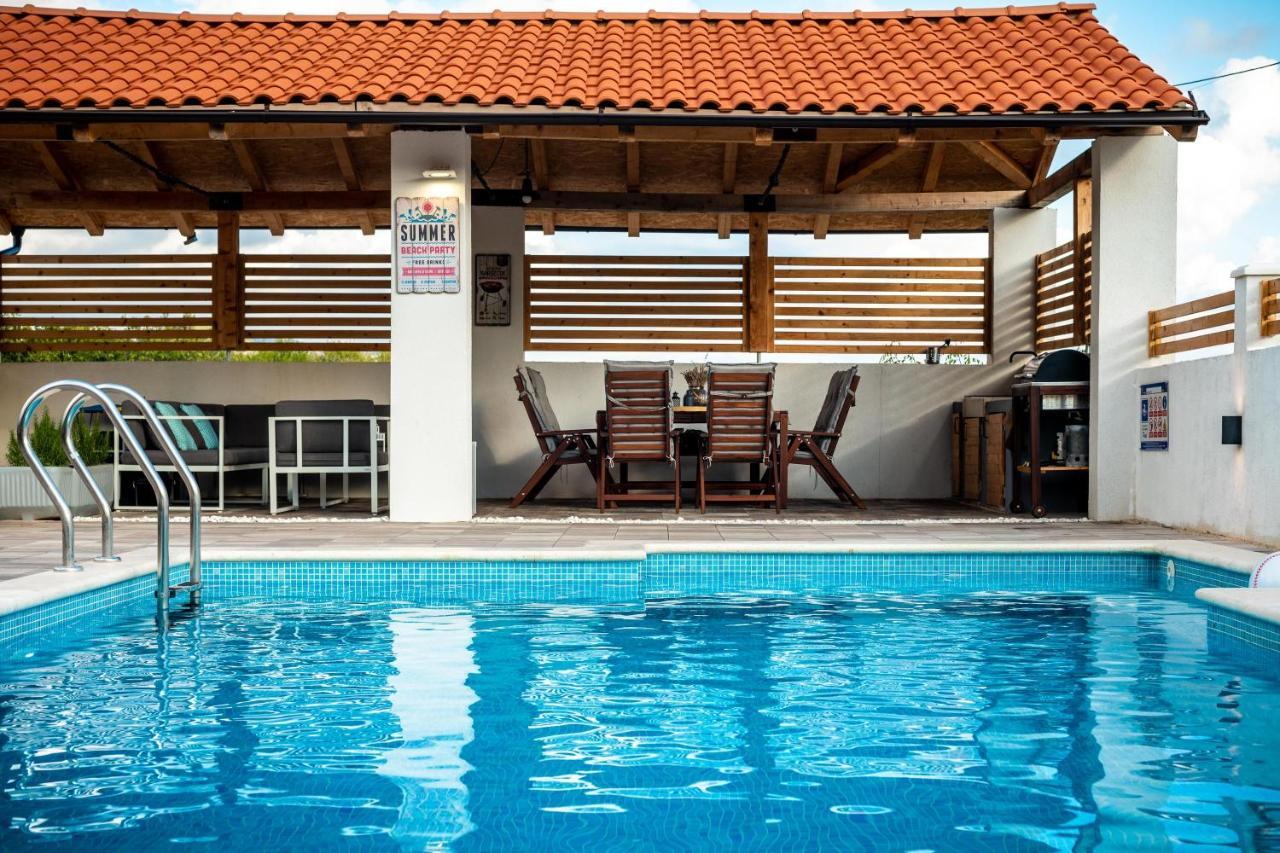 Central Dalmatian Pool&Grill House Gustirna Esterno foto