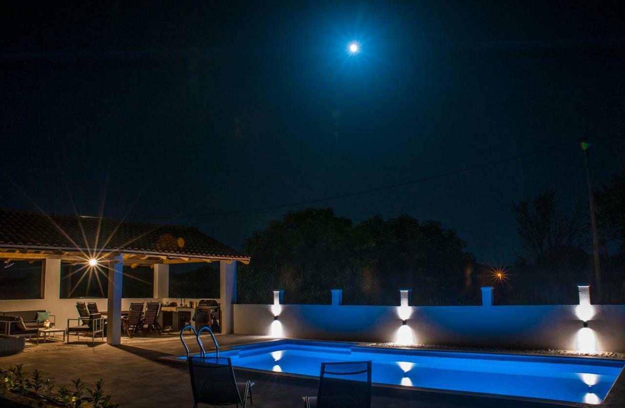 Central Dalmatian Pool&Grill House Gustirna Esterno foto