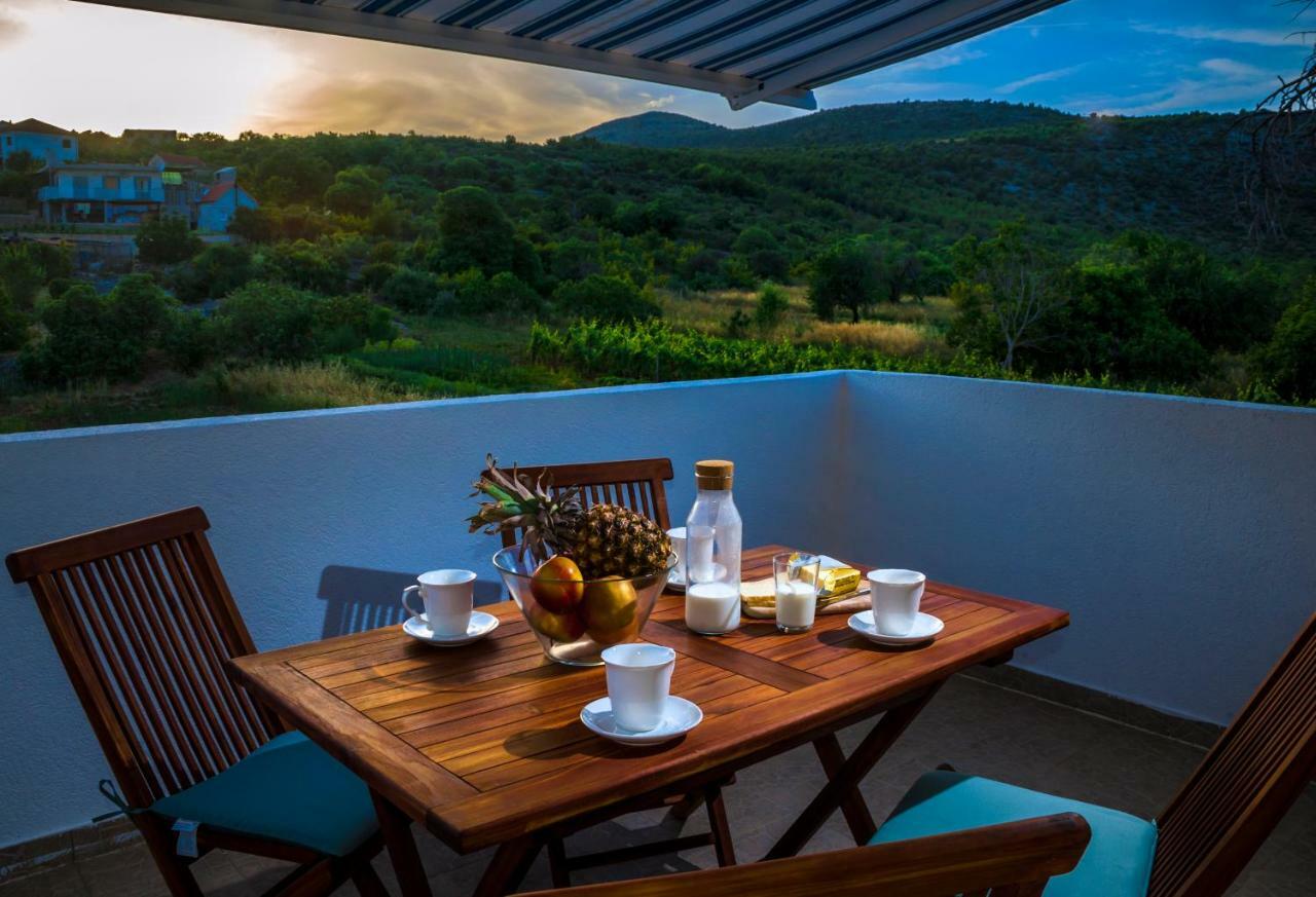 Central Dalmatian Pool&Grill House Gustirna Esterno foto
