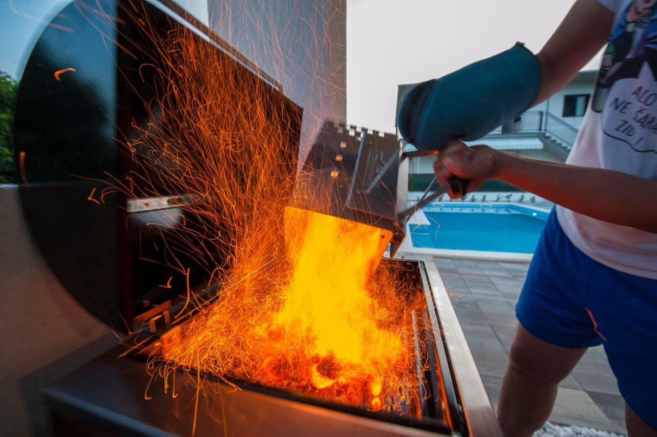 Central Dalmatian Pool&Grill House Gustirna Esterno foto
