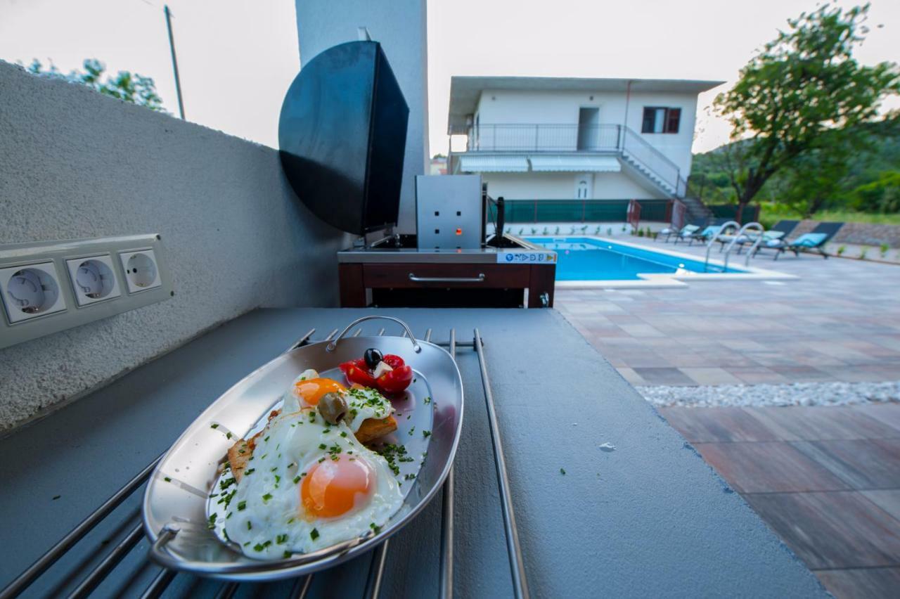 Central Dalmatian Pool&Grill House Gustirna Esterno foto