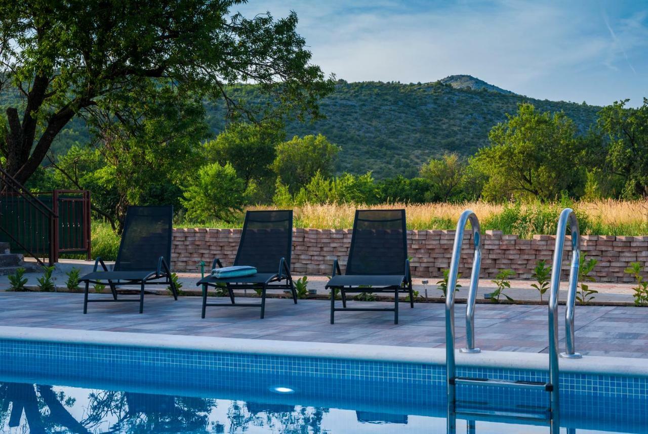 Central Dalmatian Pool&Grill House Gustirna Esterno foto