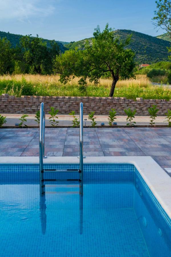 Central Dalmatian Pool&Grill House Gustirna Esterno foto
