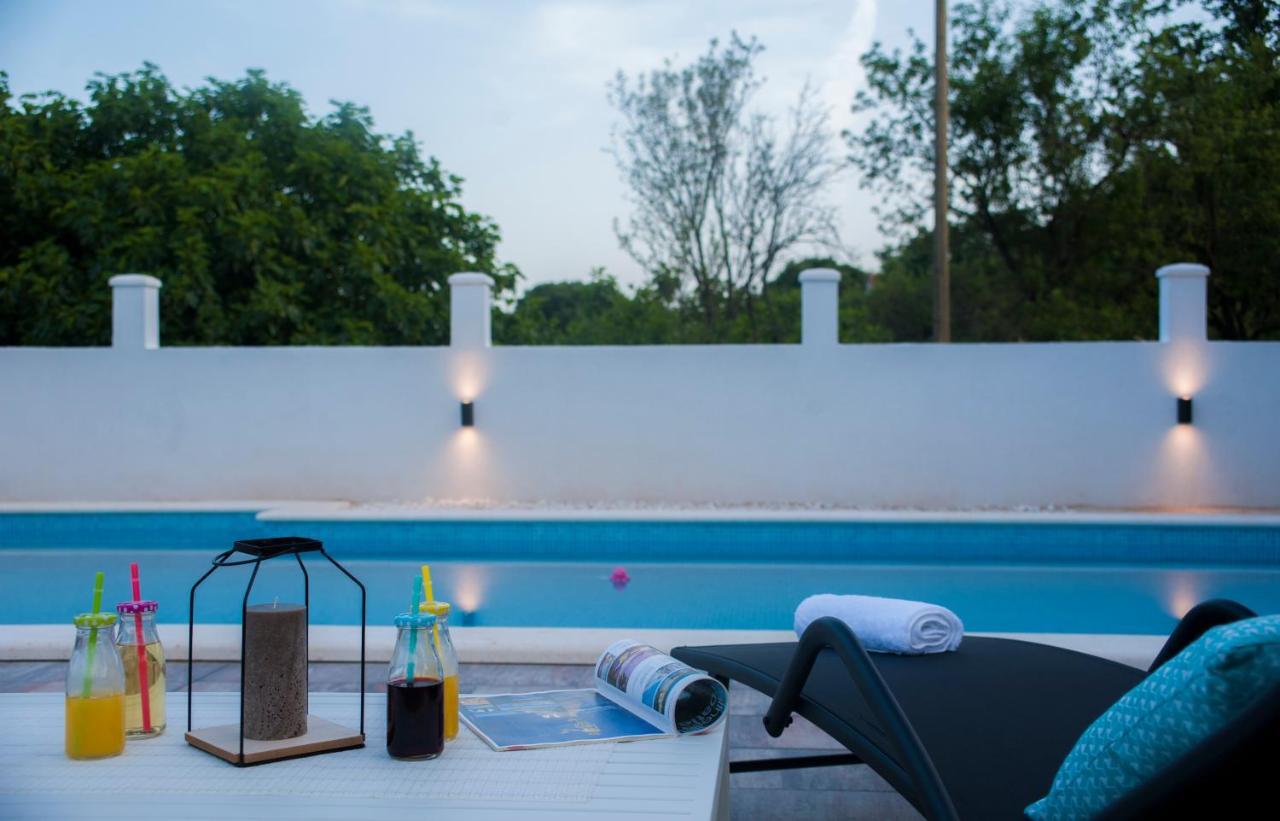 Central Dalmatian Pool&Grill House Gustirna Esterno foto